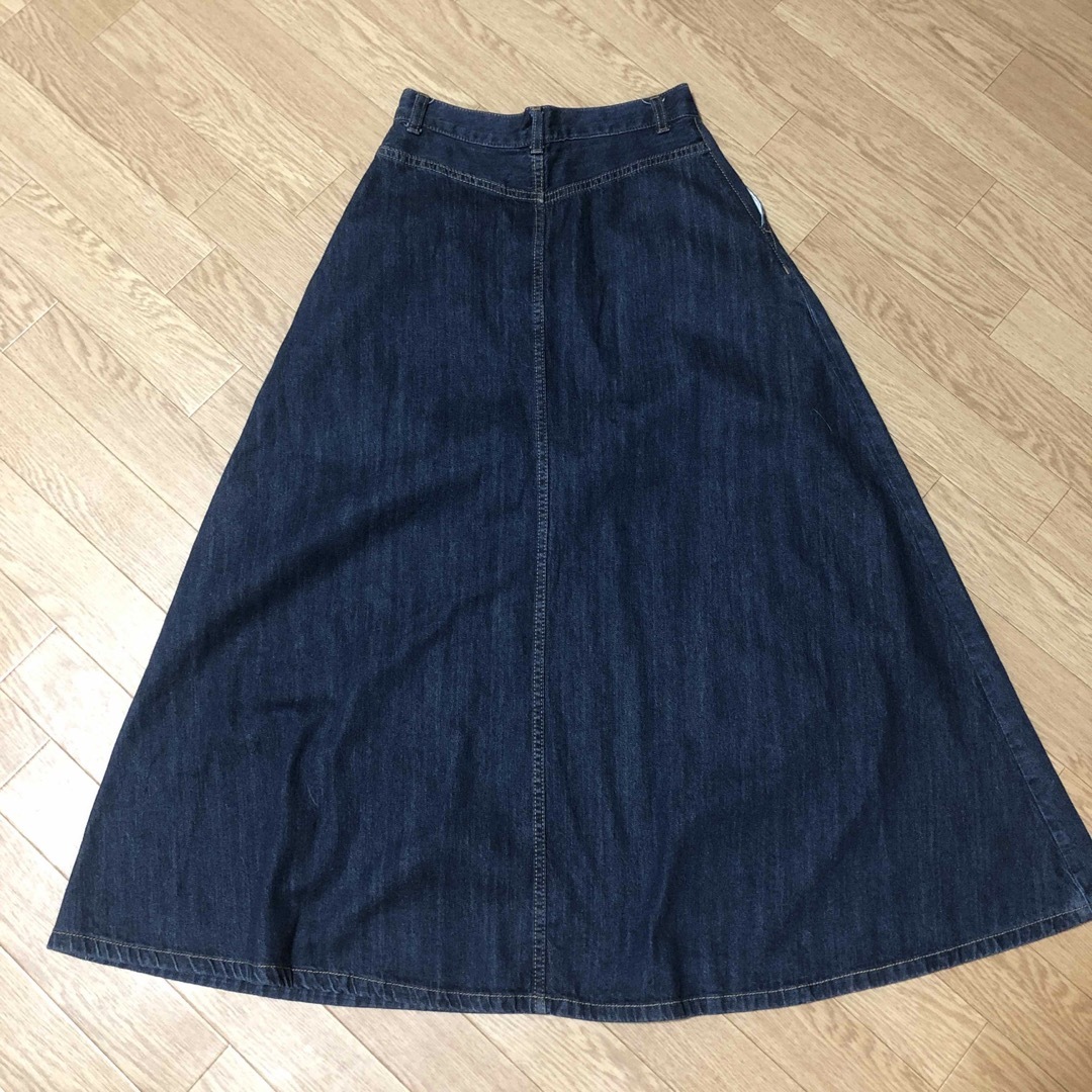GU(ジーユー)のgu デニム　フレアーロング　マキシ丈　スカート レディースのスカート(ロングスカート)の商品写真