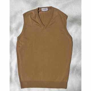 ジョンスメドレー(JOHN SMEDLEY)のJOHN SMEDLEYジョンスメドレー　ニットベスト　イギリス製　薄い茶色(ベスト)