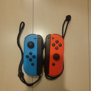 Switch スイッチ　ジョイコン2個　ネオンレッド＆ネオンブルー(その他)