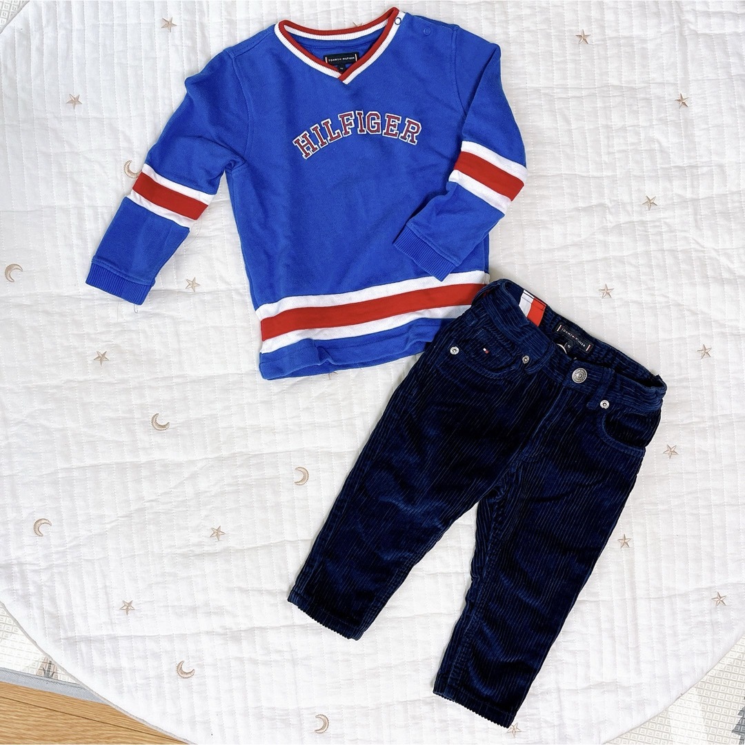 TOMMY HILFIGER(トミーヒルフィガー)のベビー服　サイズ92  TOMMY HILFIGER 上下セット キッズ/ベビー/マタニティのキッズ服男の子用(90cm~)(Tシャツ/カットソー)の商品写真