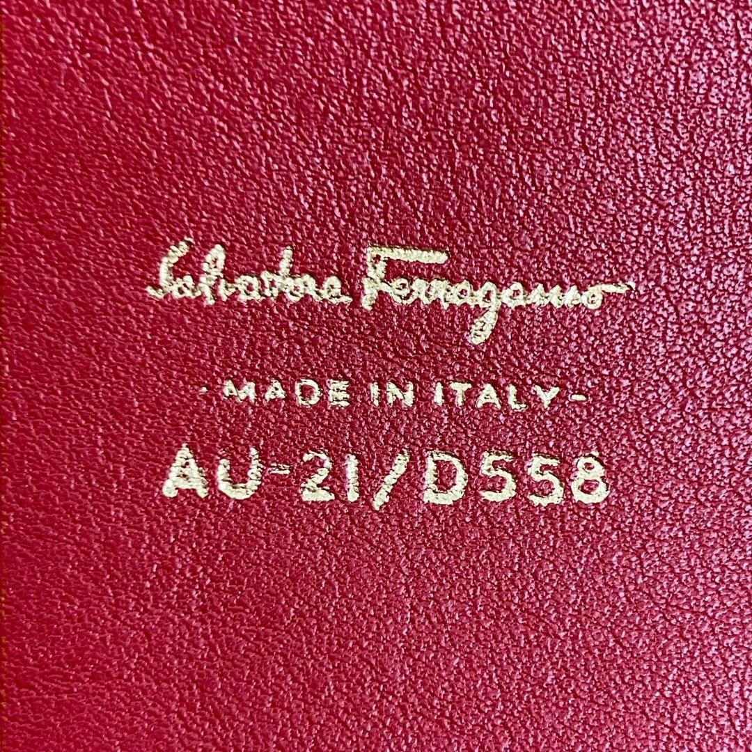 Salvatore Ferragamo(サルヴァトーレフェラガモ)のサルヴァトーレフェラガモ レザー ダブルガンチーニ パンチング トートバッグ　赤 レディースのバッグ(トートバッグ)の商品写真