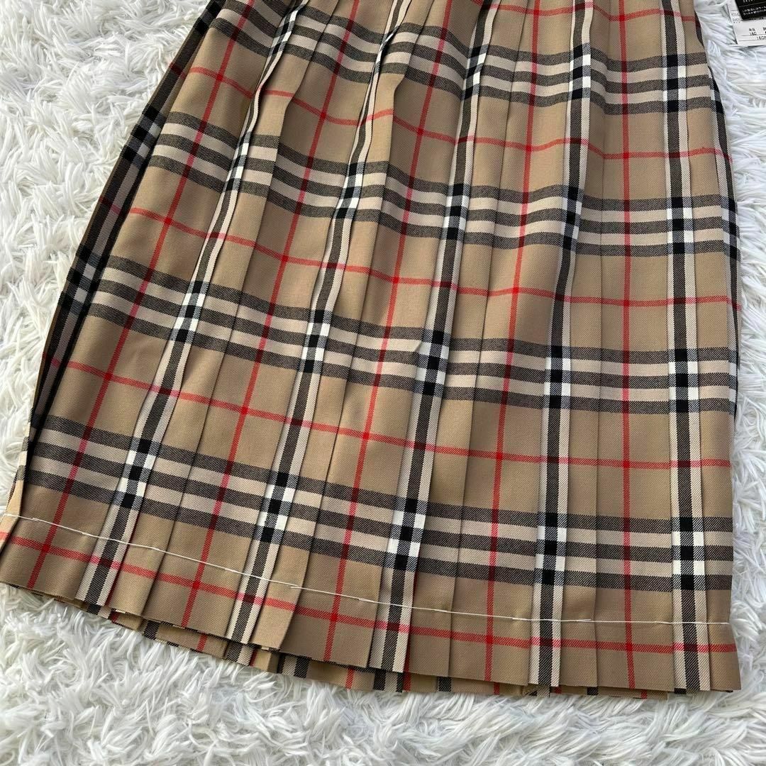 BURBERRY(バーバリー)の未使用 入手困難 BURBERRY フレア スカート L相当 ノバチェック 膝丈 レディースのスカート(ひざ丈スカート)の商品写真