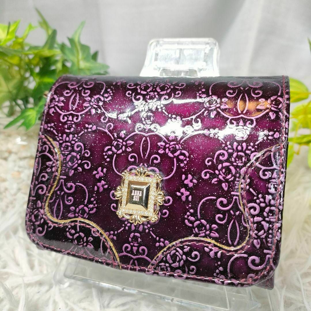 ANNA SUI(アナスイ)のアナスイ 二つ折り財布 花柄 エナメル ANNA SUI 財布 総柄 ボルドー レディースのファッション小物(財布)の商品写真