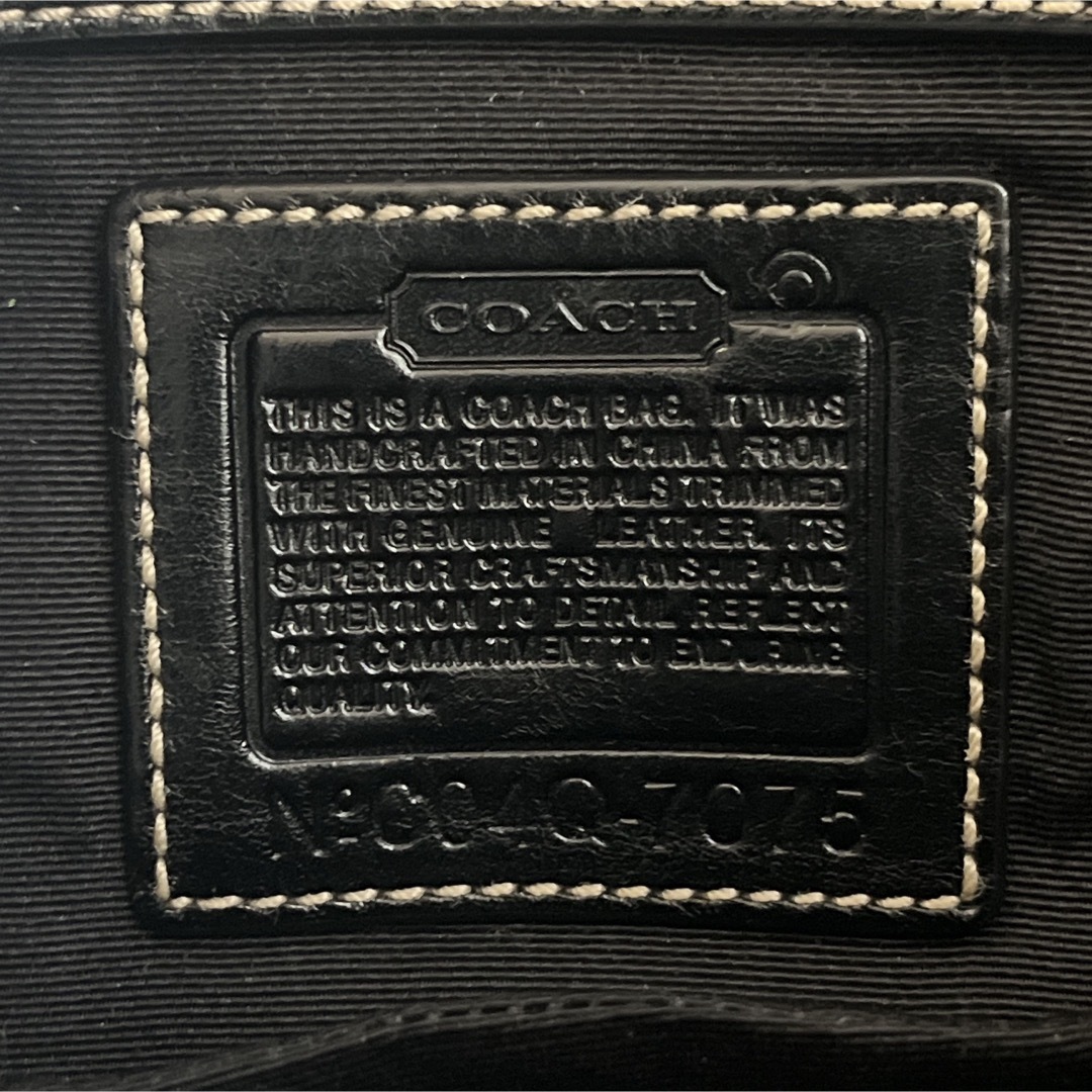 COACH(コーチ)のコーチ　アクセサリーポーチ　肩掛け可　シグネチャー　グレー　キャンバス　レザー レディースのバッグ(ハンドバッグ)の商品写真