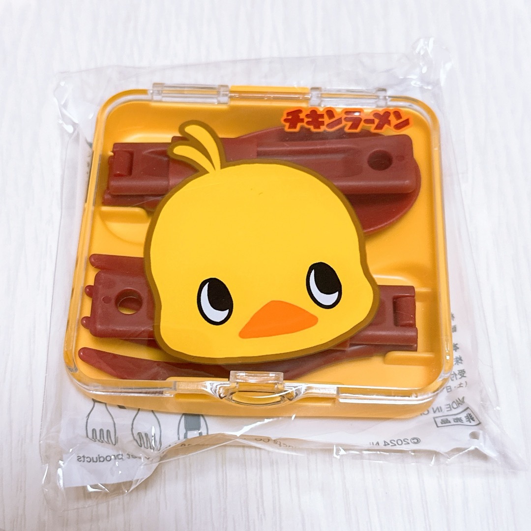 日清食品(ニッシンショクヒン)の非売品 セブンイレブン ひよこちゃん オリジナルカトラリーセット エンタメ/ホビーのおもちゃ/ぬいぐるみ(キャラクターグッズ)の商品写真