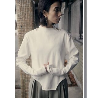 トゥデイフル(TODAYFUL)のSOLOV / TWIN CUTOUT TOPS(カットソー(長袖/七分))