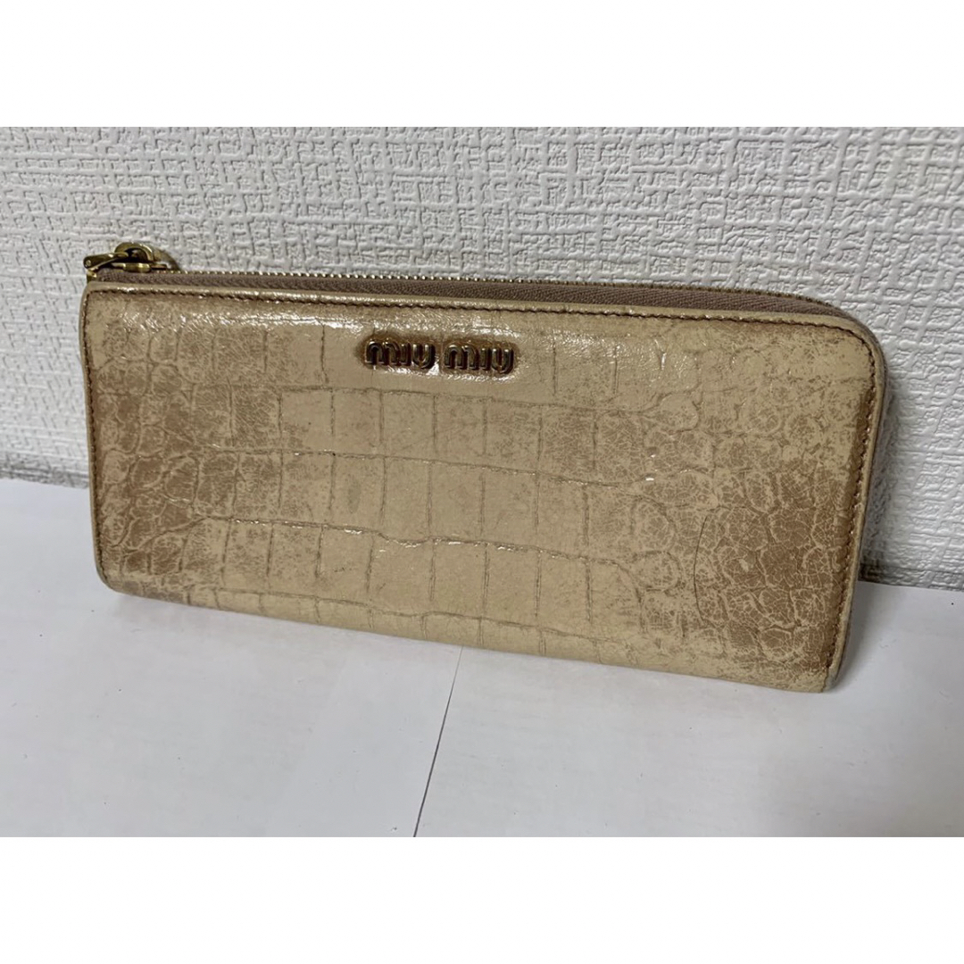 miumiu(ミュウミュウ)のミュウミュウ　レザー　長財布　ベージュ レディースのファッション小物(財布)の商品写真