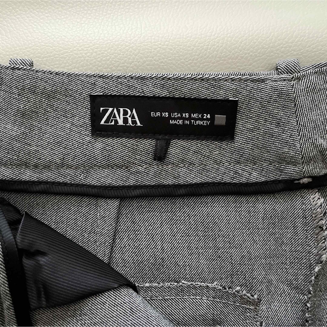 ZARA(ザラ)の【ZARA/ザラ】ダーツディテール キャロットフィットパンツ XS レディースのパンツ(カジュアルパンツ)の商品写真