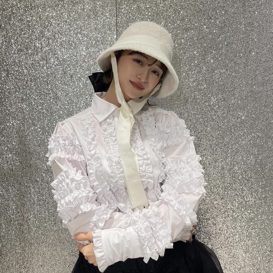 Bibiy LYLA FRILL BLOUSE フリルブラウスの通販 by プロフィール Bibiy LYLA FRILL BLOUSE フリルブラウスの通販 by プロフィール