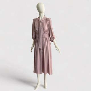 トゥービーシック(TO BE CHIC)のTO BE CHIC トゥービーシック ワンピース くすみピンク ドレス(ひざ丈ワンピース)