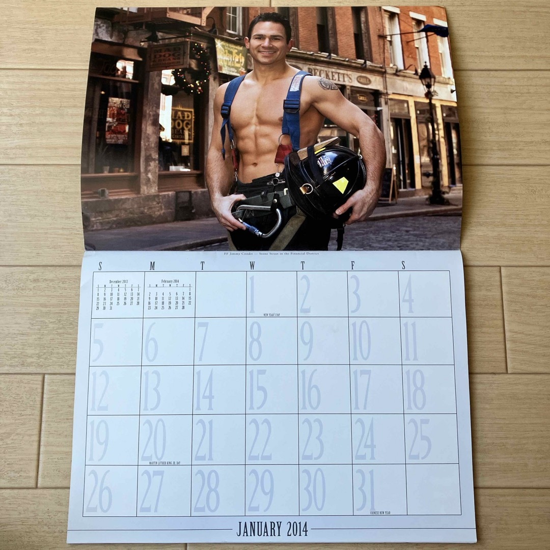 New York マッチョイケメンな消防士のカレンダー インテリア/住まい/日用品の文房具(カレンダー/スケジュール)の商品写真