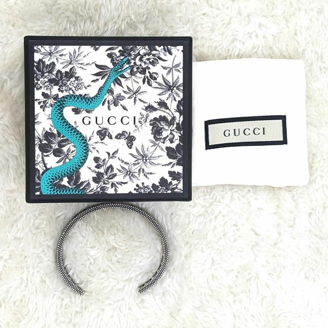 Gucci(グッチ)の【良品】グッチ  スクエアG アラベスク 18 シルバー925 カフブレスレット レディースのアクセサリー(ブレスレット/バングル)の商品写真