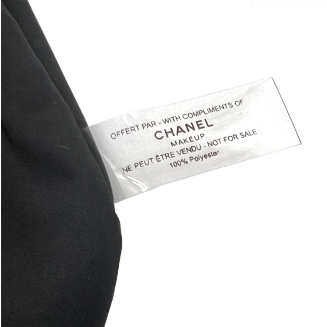 CHANEL(シャネル)のシャネル ノベルティブラック　化粧ポーチ CHANEL　黒　非売品　新品未使用 レディースのファッション小物(ポーチ)の商品写真