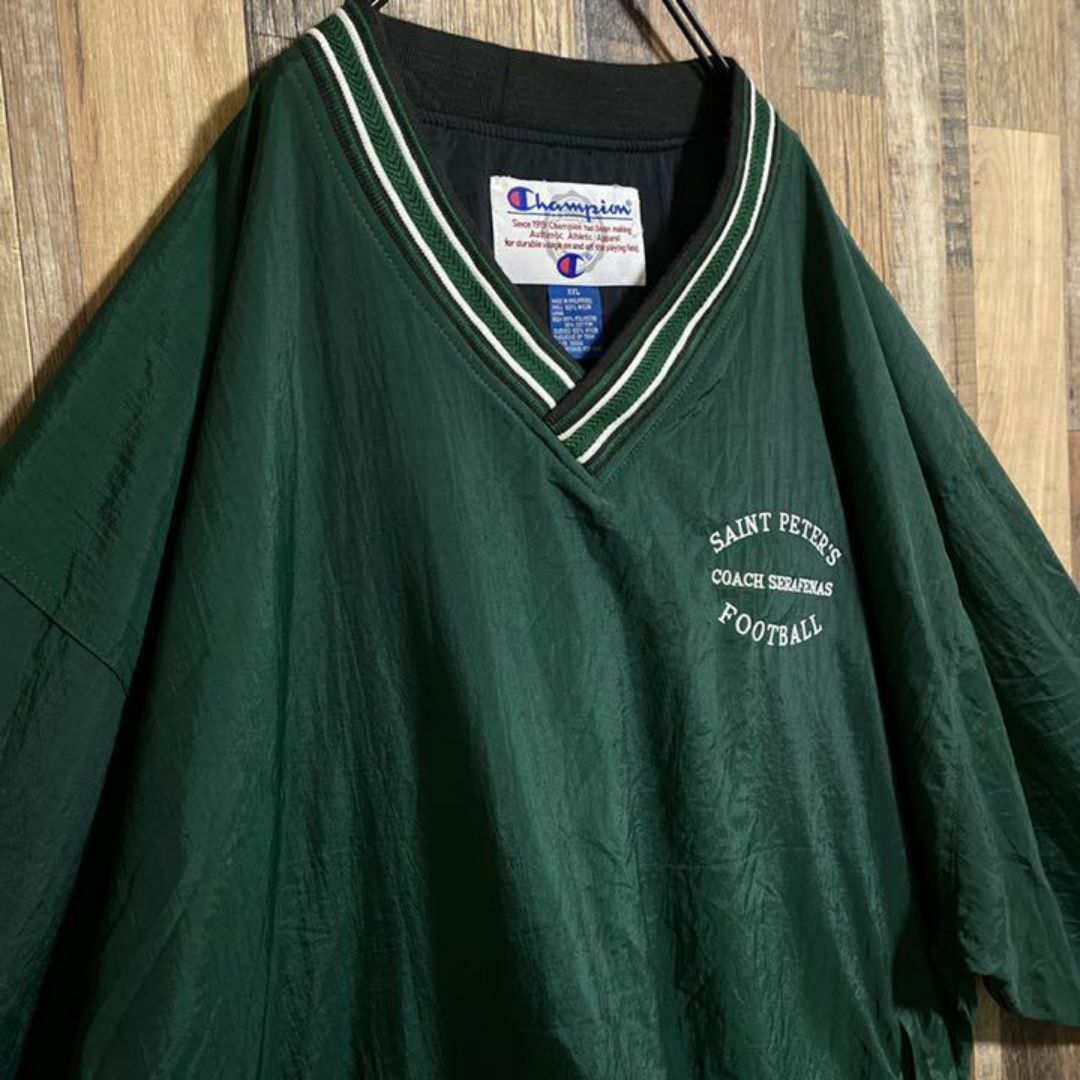 Champion(チャンピオン)のチャンピオン Vネック ナイロン チームロゴ 2XL 緑 古着 長袖 アウター メンズのジャケット/アウター(ナイロンジャケット)の商品写真