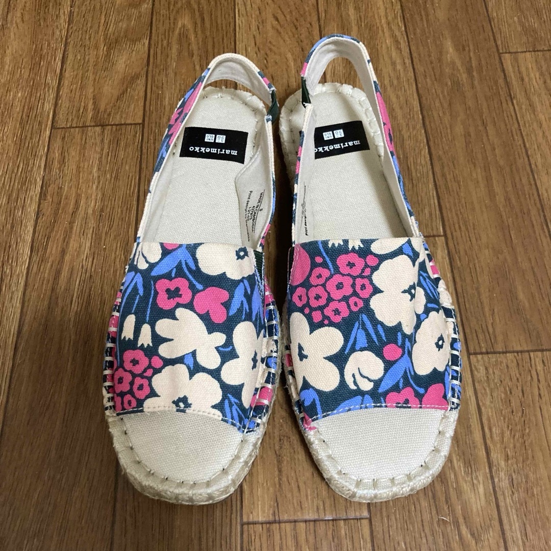 marimekko(マリメッコ)のマリメッコ×ユニクロ　コラボサンダル　S ブルーピンク レディースの靴/シューズ(サンダル)の商品写真