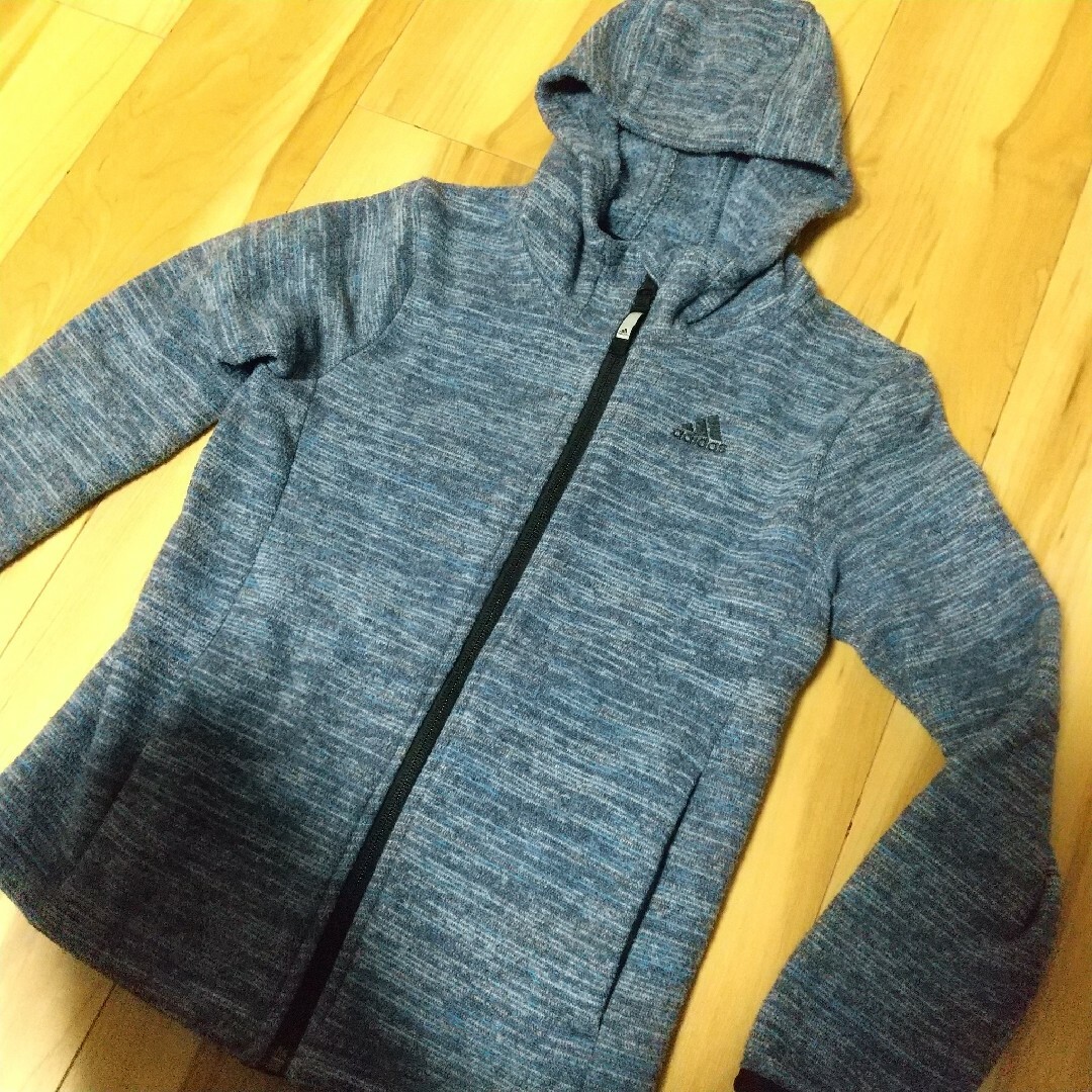 adidas(アディダス)のadidas 130cm キッズフリースパーカーフーディ 子供ジャンパー キッズ/ベビー/マタニティのキッズ服男の子用(90cm~)(ジャケット/上着)の商品写真