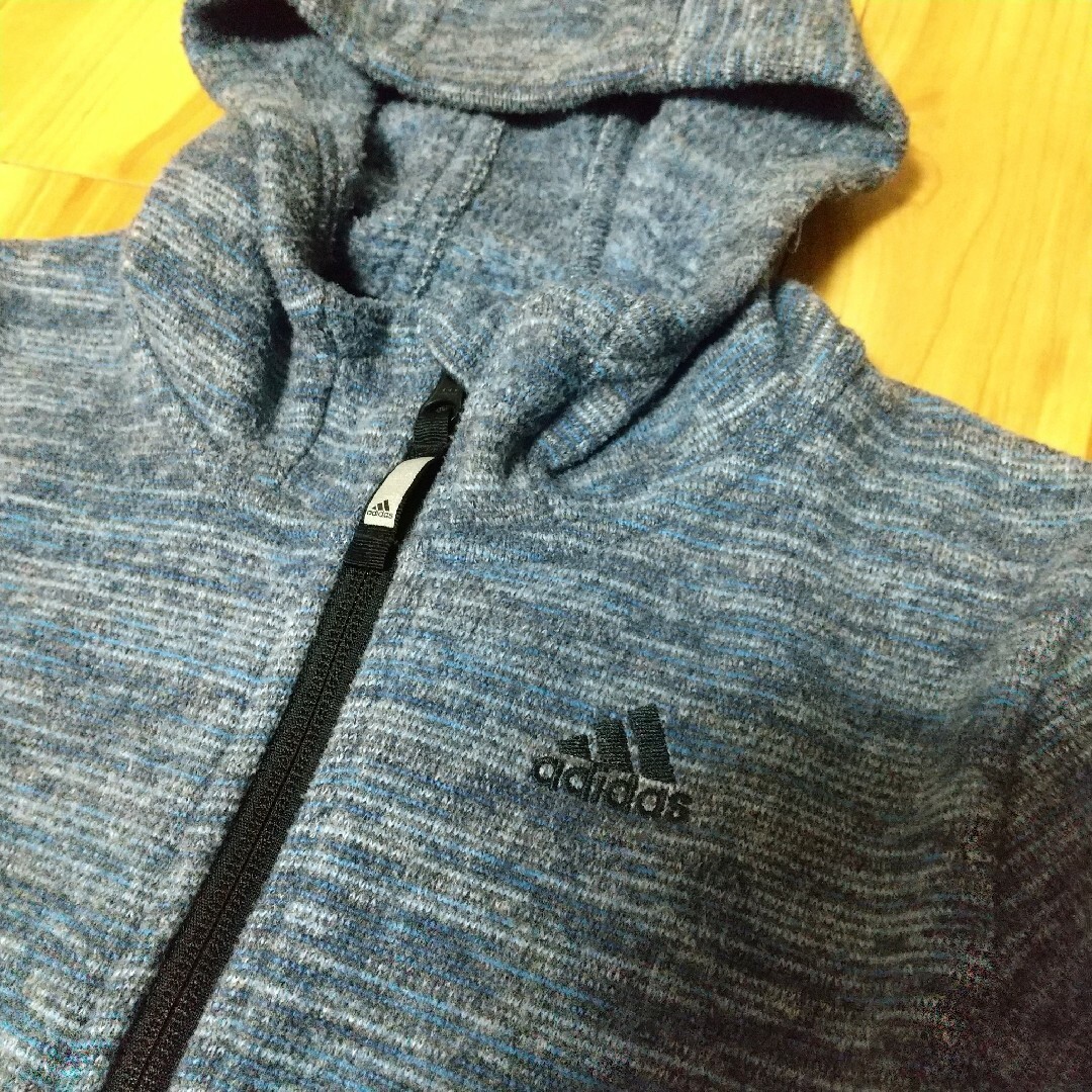 adidas(アディダス)のadidas 130cm キッズフリースパーカーフーディ 子供ジャンパー キッズ/ベビー/マタニティのキッズ服男の子用(90cm~)(ジャケット/上着)の商品写真