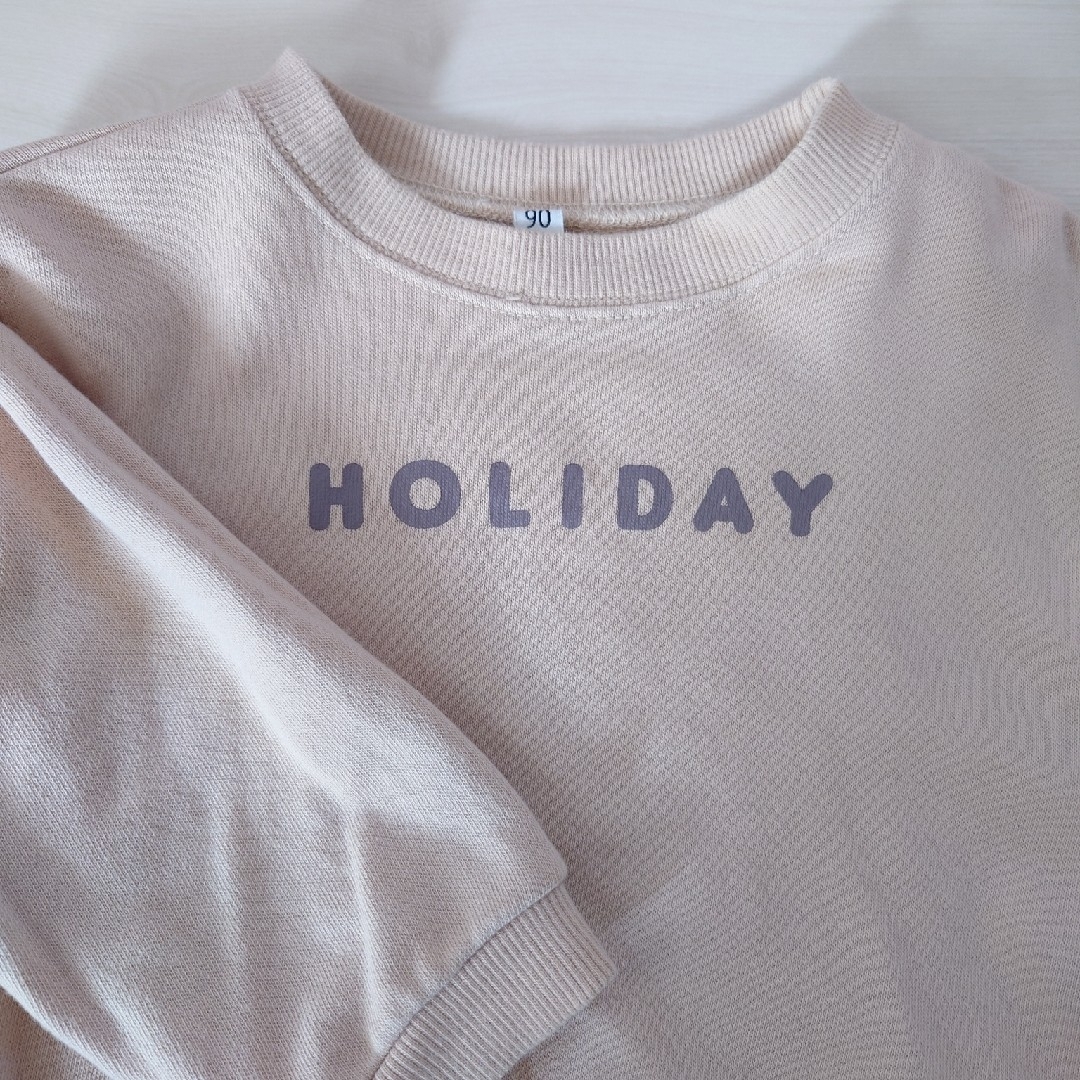 おそろいHOLIDAYトレーナー　長袖　90 100 キッズ/ベビー/マタニティのキッズ服女の子用(90cm~)(Tシャツ/カットソー)の商品写真