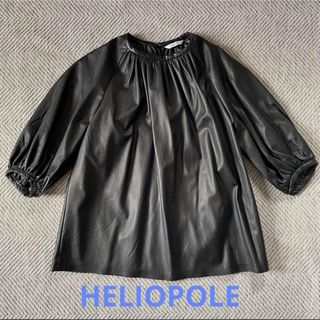 エリオポール(heliopole)の【新品未使用】HELIOPOLE フェイクレザーギャザーブラウス(シャツ/ブラウス(長袖/七分))