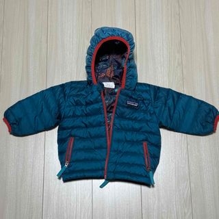 パタゴニア(patagonia)のpatagonia ベビー・リバーシブル・ダウン・セーター・フーディ(ジャケット/上着)