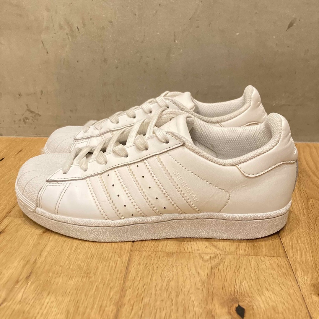 Originals（adidas）(オリジナルス)のadidas アディダス スーパースター　ホワイト　レディース　スニーカー レディースの靴/シューズ(スニーカー)の商品写真