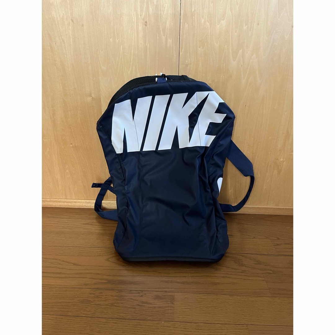 NIKE(ナイキ)のNIKE スポーツバッグ　ネイビー スポーツ/アウトドアのサッカー/フットサル(その他)の商品写真