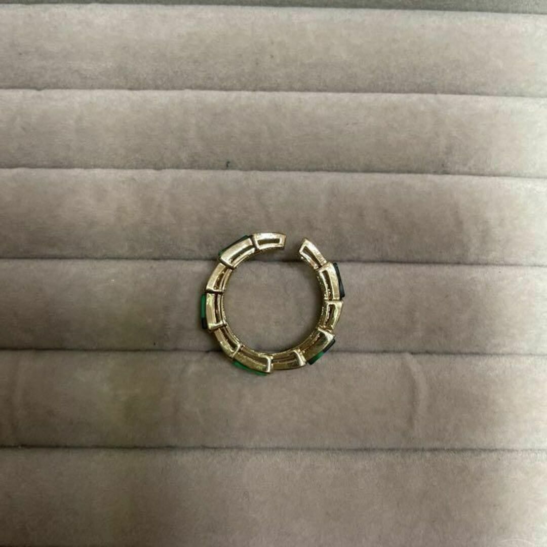 デザインリング　指輪　レディース　ゴールド×グリーン　オープンリング　新品 レディースのアクセサリー(リング(指輪))の商品写真