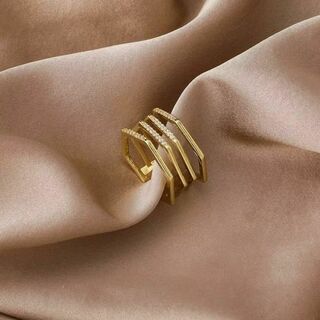 デザインリング　指輪　ゴールド　レディース　フリーサイズ　新品(リング(指輪))