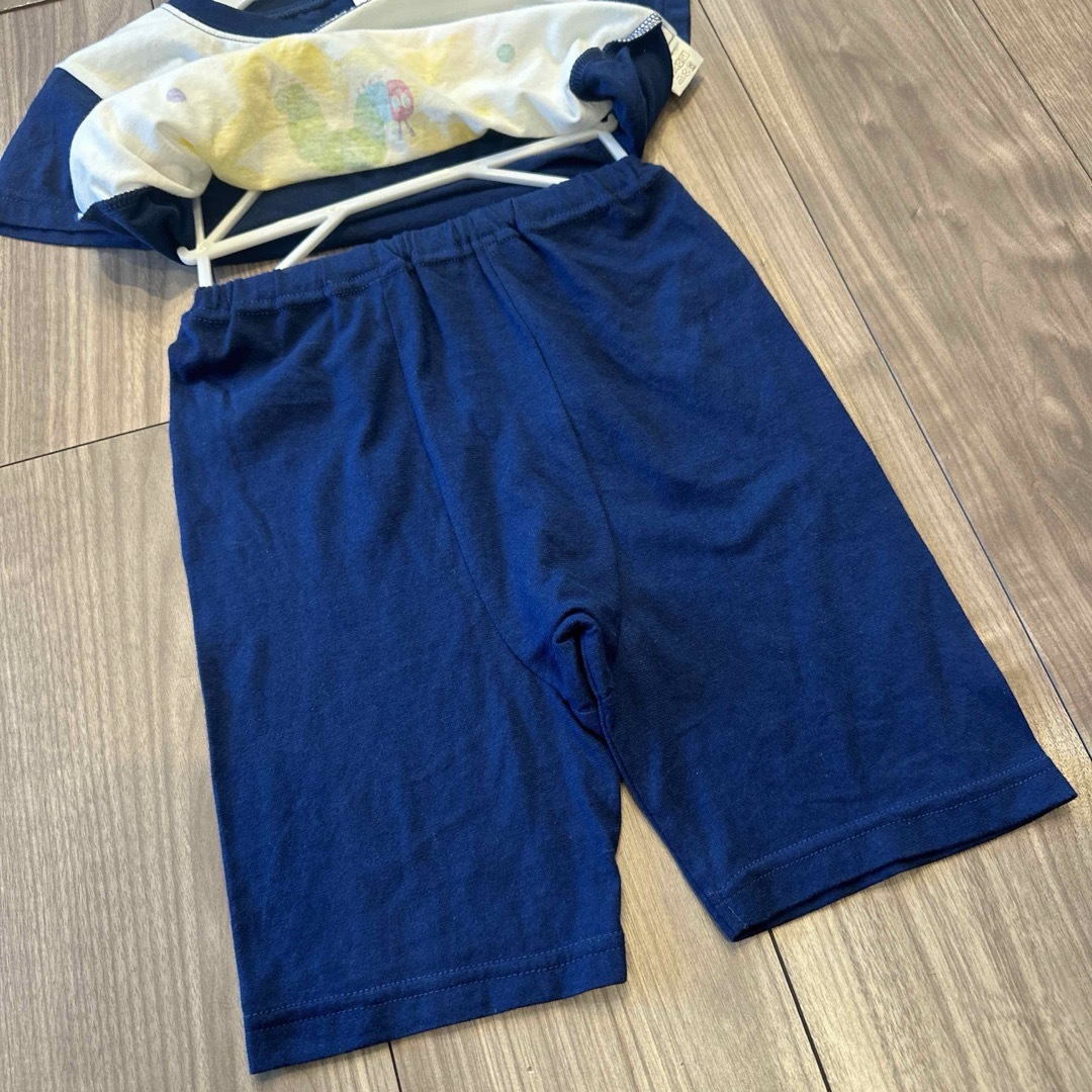 新品　はらぺこあおむし　キッズ　パジャマ　Tシャツ　パンツ　子供服　95センチ キッズ/ベビー/マタニティのキッズ服男の子用(90cm~)(Tシャツ/カットソー)の商品写真