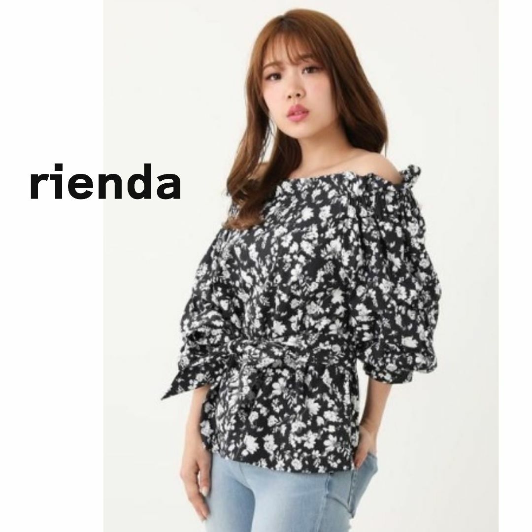 rienda(リエンダ)のrienda リエンダ　カットソー ブラウス 花柄　黒　白　ボリューム　五分袖 レディースのトップス(シャツ/ブラウス(長袖/七分))の商品写真