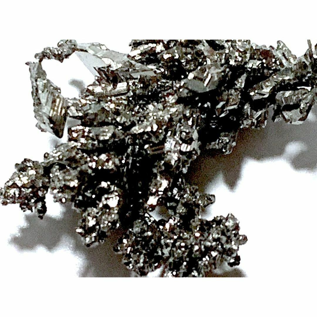 バナジウムの人口結晶・10・2g程度（鉱物標本） エンタメ/ホビーのコレクション(その他)の商品写真