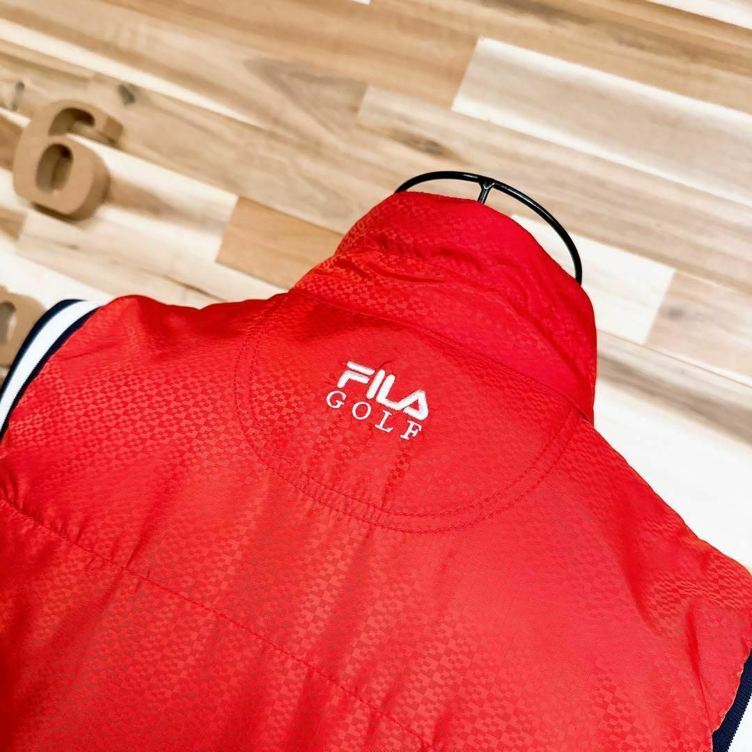 FILA(フィラ)の【フィラゴルフ】FILA GOLF 刺繍 ロゴ 中綿 ベスト ゴルフ M 赤×紺 スポーツ/アウトドアのゴルフ(ウエア)の商品写真