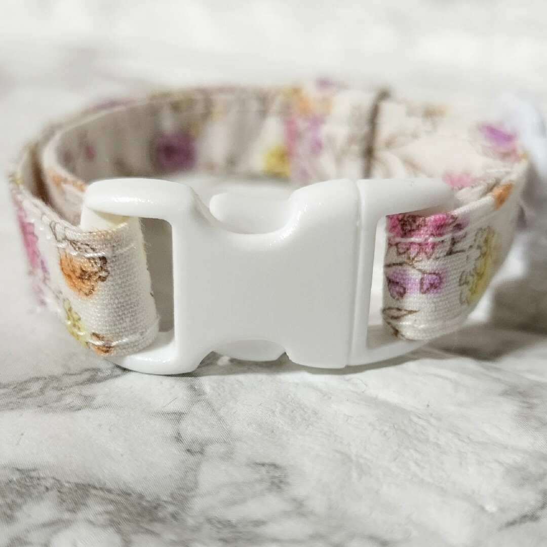 ハンドメイド　子猫用首輪　コットン※小さい花 ハンドメイドのペット(リード/首輪)の商品写真