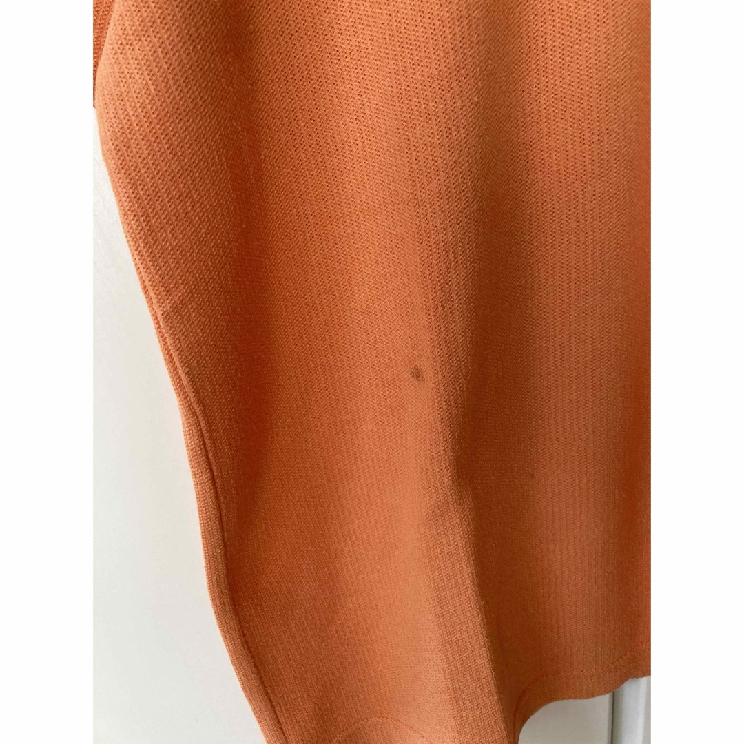 AIGLE(エーグル)のAIGLEエーグル　半袖オレンジ　Vネック無地　Tシャツ レディースのトップス(Tシャツ(半袖/袖なし))の商品写真