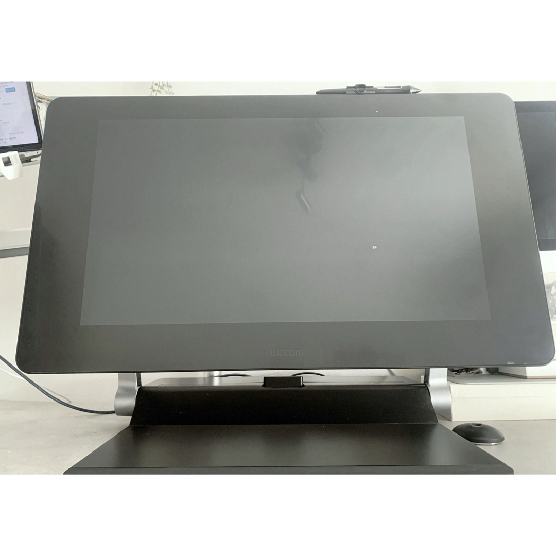 Wacom(ワコム)の【スタンド付き】Wacom Cintiq Pro 24 TDTK-2420/K0 スマホ/家電/カメラのPC/タブレット(PC周辺機器)の商品写真