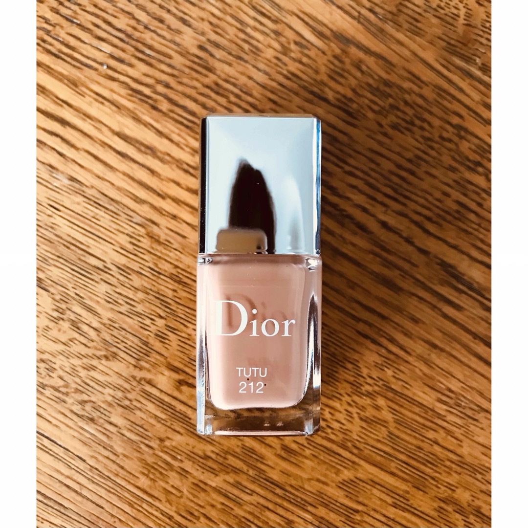 Dior(ディオール)のDIOR 212 ディオール ヴェルニ チュチュ コスメ/美容のネイル(マニキュア)の商品写真