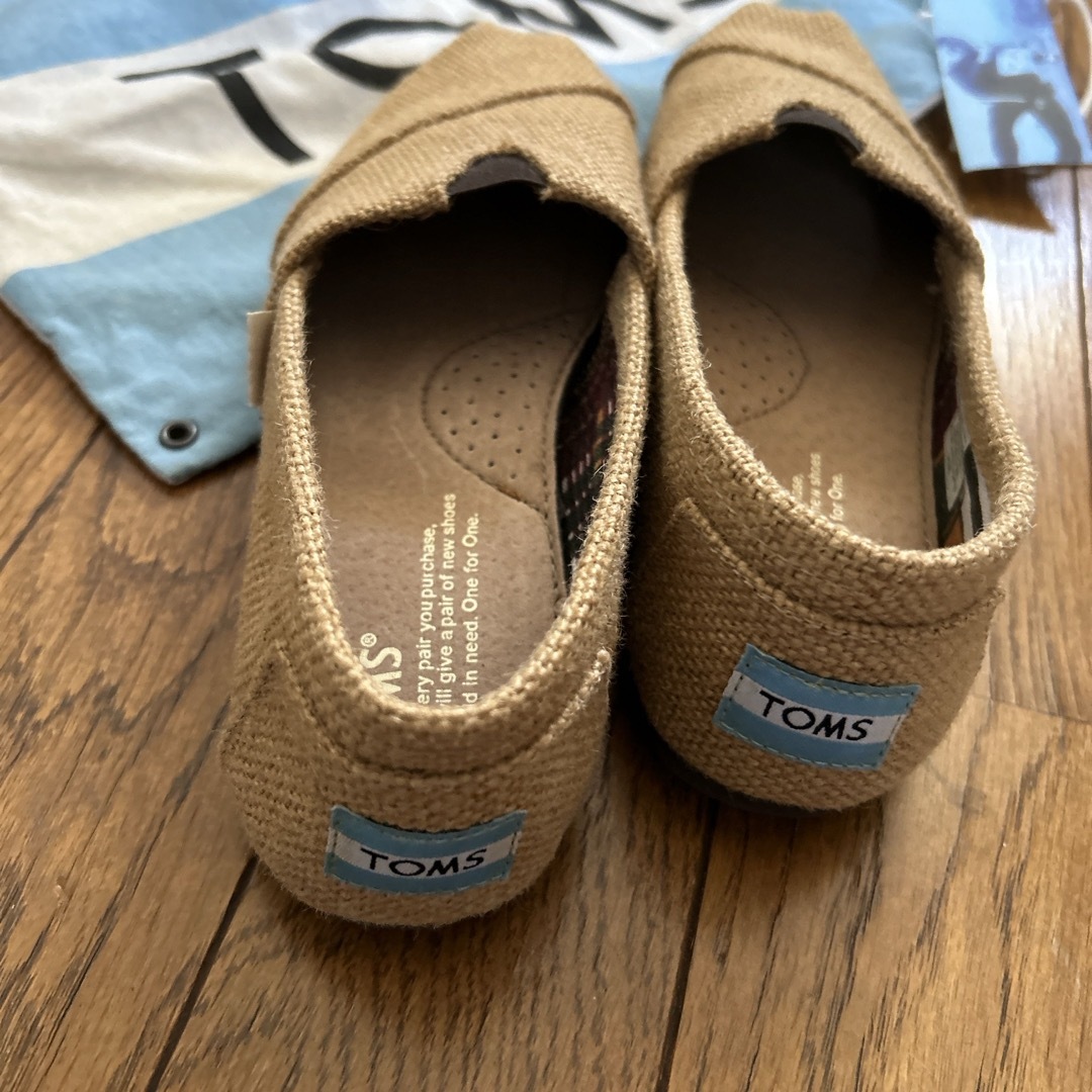 TOMS(トムズ)のTOMS  スリッポン　ナチュラル　23㎝ レディースの靴/シューズ(スリッポン/モカシン)の商品写真