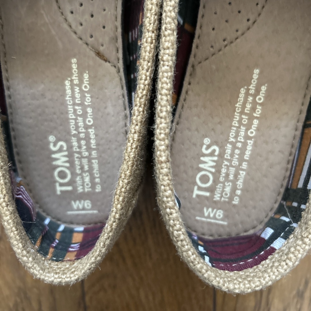 TOMS(トムズ)のTOMS  スリッポン　ナチュラル　23㎝ レディースの靴/シューズ(スリッポン/モカシン)の商品写真