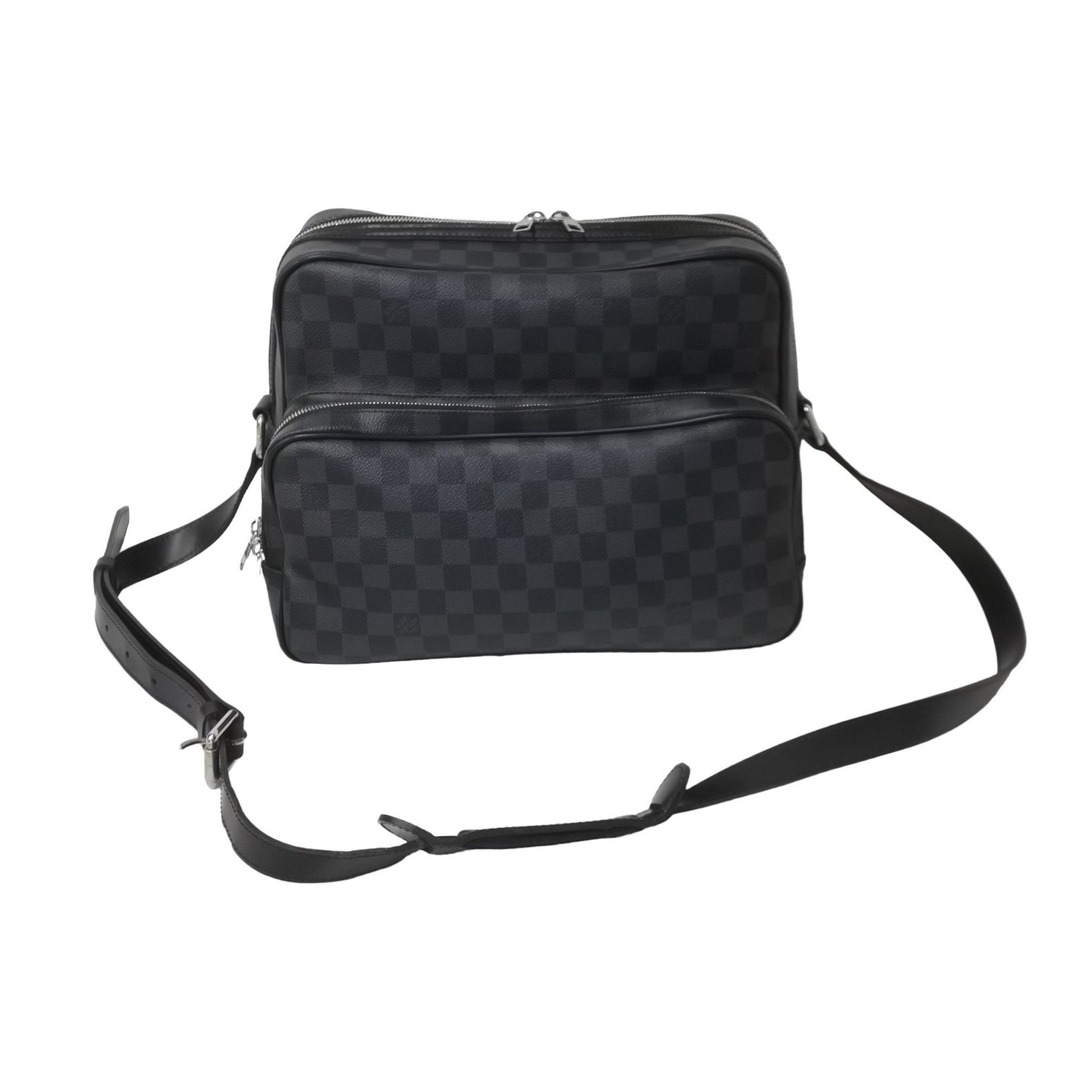 LOUIS VUITTON(ルイヴィトン)の極美品 LOUIS VUITTON ルイヴィトン イオ N45252 ショルダーバッグ ダミエグラフィットキャンバス シルバー金具 中古 62164 レディースのバッグ(ハンドバッグ)の商品写真