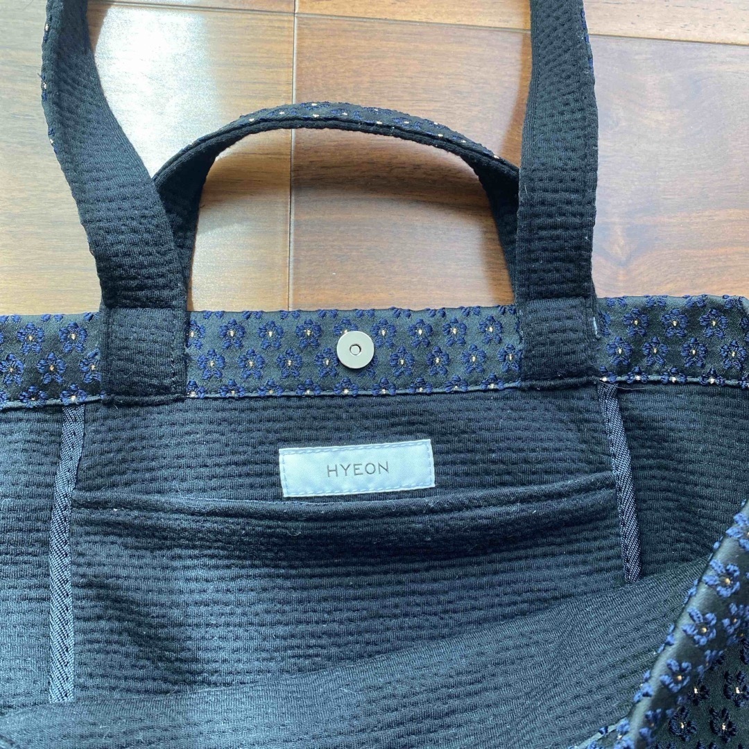 HYEON flower jacquard bag " day " / navy レディースのバッグ(トートバッグ)の商品写真