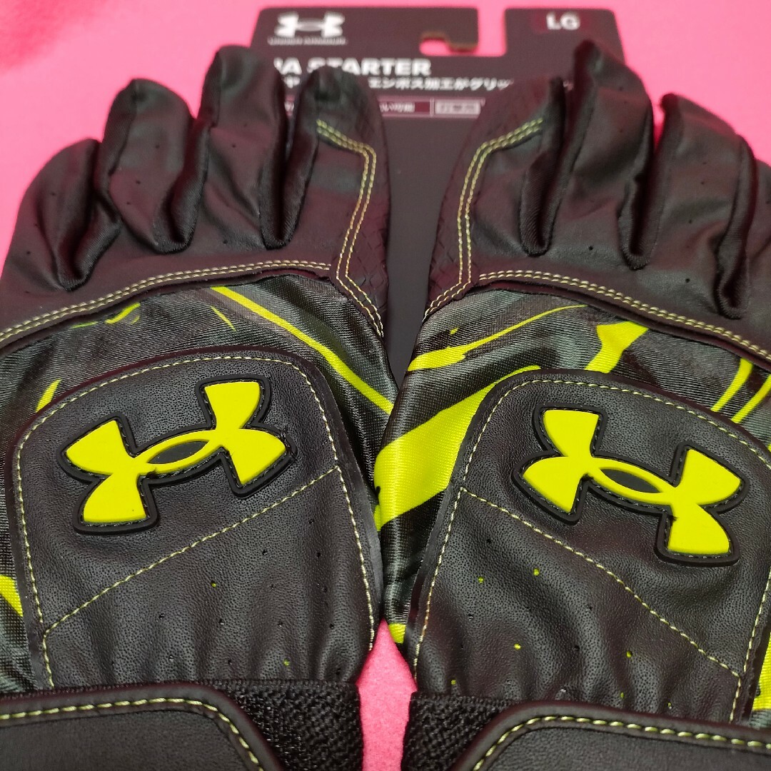 UNDER ARMOUR(アンダーアーマー)の現品限り値下げ4360→2400アンダーアーマーバッティンググローブ迷彩グリーL スポーツ/アウトドアの野球(グローブ)の商品写真