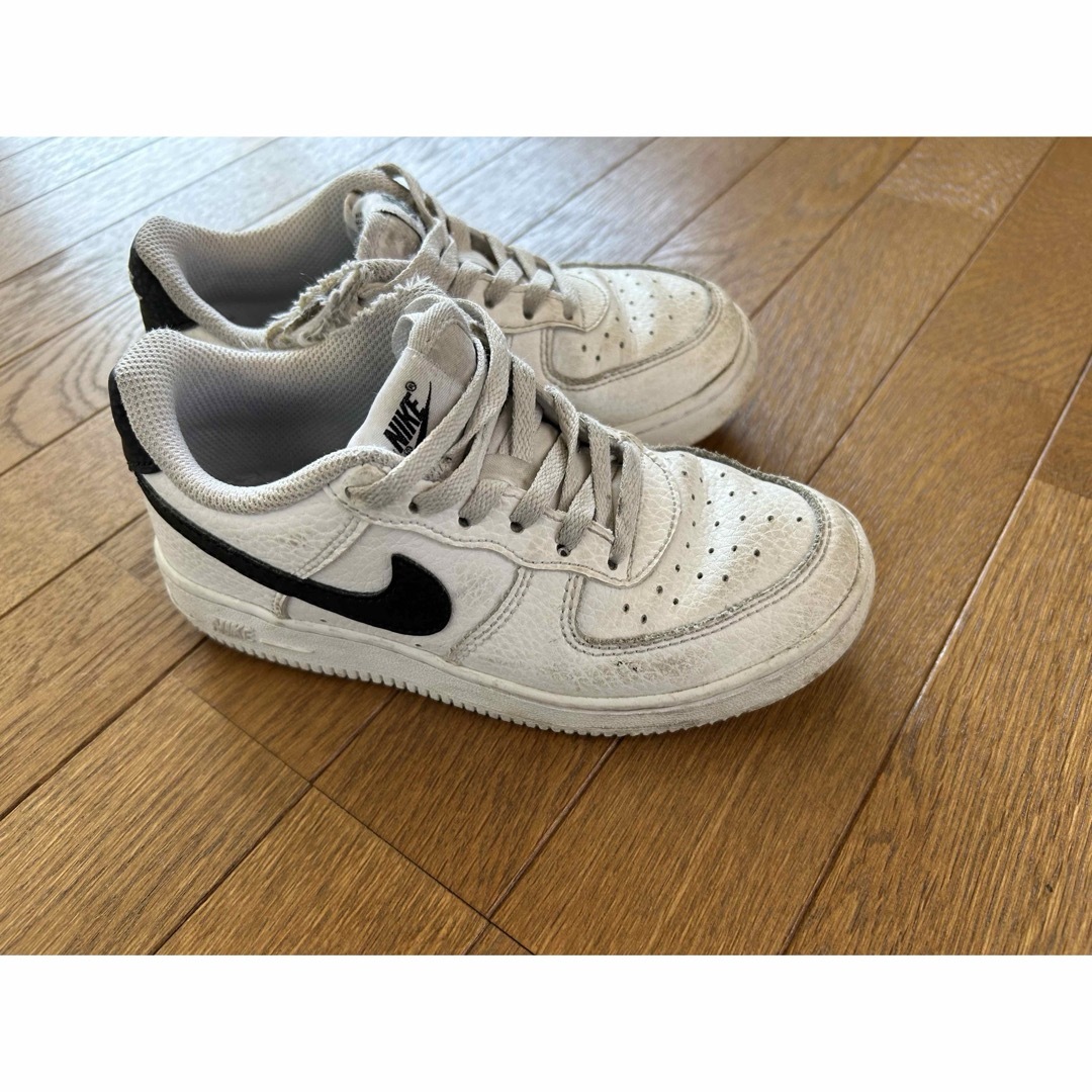 NIKE(ナイキ)のNIKE エアフォース1 18cm キッズ/ベビー/マタニティのキッズ靴/シューズ(15cm~)(スニーカー)の商品写真