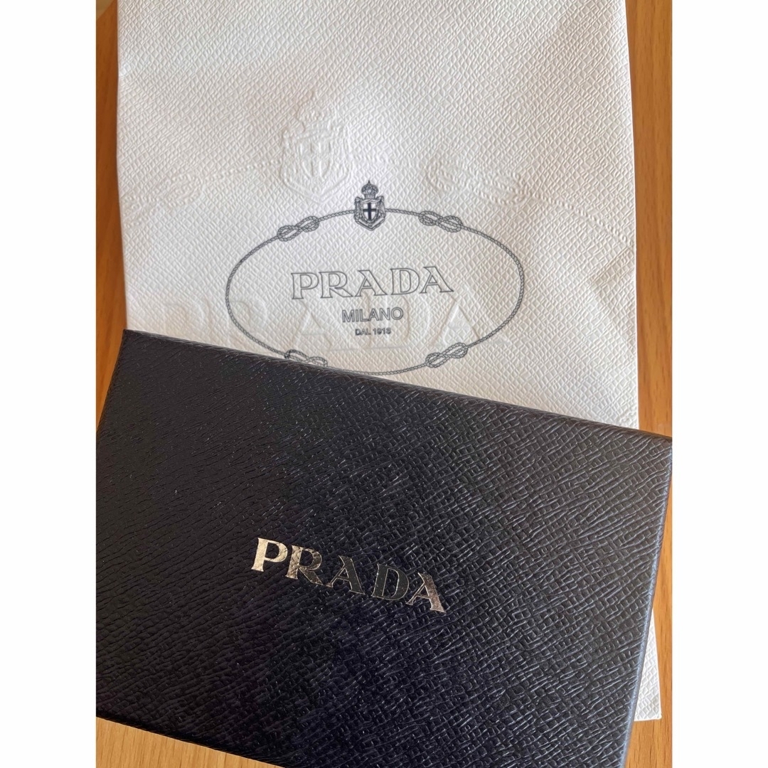 PRADA(プラダ)の【新品未使用】PRADA レザーxメタル キーリング  レディースのファッション小物(キーホルダー)の商品写真