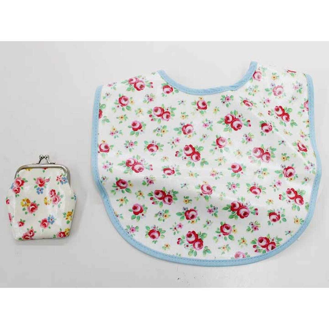 Cath Kidston(キャスキッドソン)の【新入荷!】新品 未使用品〔キャスキッドソン/Cath Kidston〕おスタイ/よだれかけ/ビブ＆がま口セット/小物 白×赤【ネット限定】子供 キッズ ベビー baby 女の子 204042 childcare キッズ/ベビー/マタニティのこども用ファッション小物(ベビースタイ/よだれかけ)の商品写真