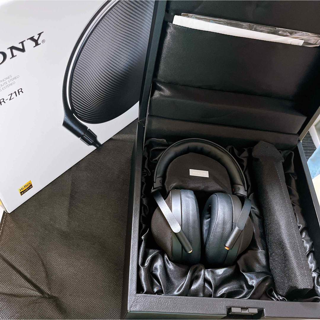 SONY(ソニー)のNW-WM1A MDR-Z1R MUC-B20SB1 RMT-NWS20 一式 スマホ/家電/カメラのオーディオ機器(ヘッドフォン/イヤフォン)の商品写真