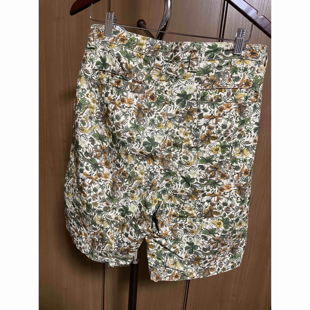 ZARA(ザラ)のZARA花柄ハーフパンツショートパンツ メンズSサイズ フラワーボタニカル ザラ メンズのパンツ(ショートパンツ)の商品写真