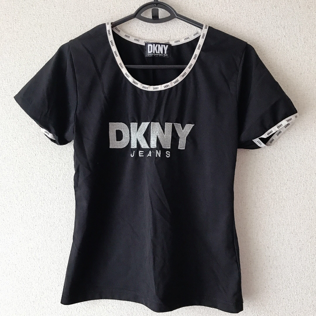 DKNY(ダナキャランニューヨーク)のDKNY ダナキャランニューヨーク クロップド カットソー　トップス 半袖 黒 レディースのトップス(Tシャツ(半袖/袖なし))の商品写真