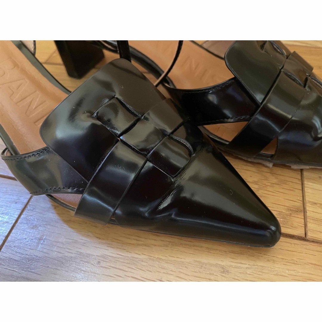 AU BANNISTER(オゥバニスター)のオウバニスター⭐︎ストラップグルカパンプス⭐︎美品⭐︎36 レディースの靴/シューズ(ハイヒール/パンプス)の商品写真