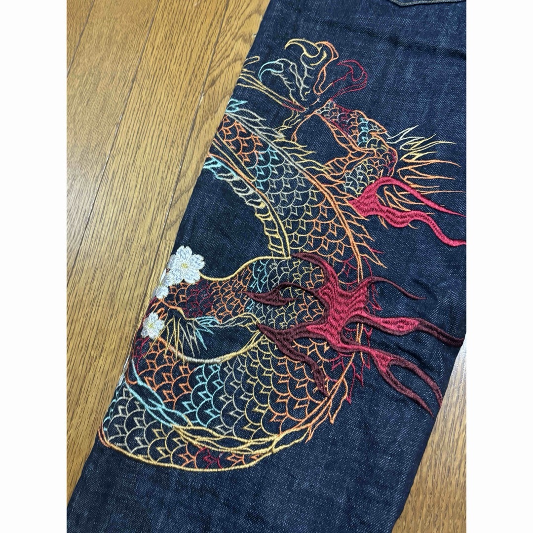 絡繰魂(カラクリタマシイ)の絡繰魂　デニム　34  龍　刺繍　ドラゴン　和柄 メンズのパンツ(デニム/ジーンズ)の商品写真