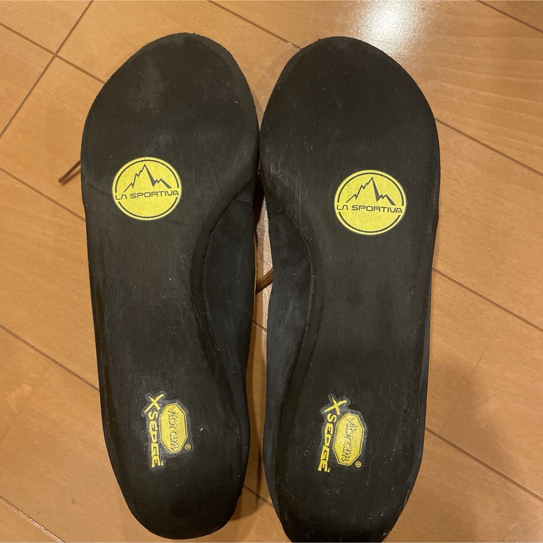 LA SPORTIVA(スポルティバ)のLA SPORTIVA Mythos クライミングシューズ サイズ40 スポーツ/アウトドアのアウトドア(登山用品)の商品写真